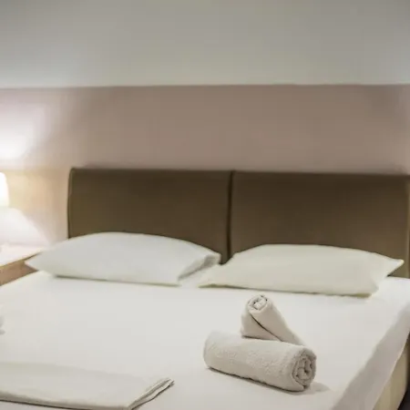 Aparthotel Stefania By Estia